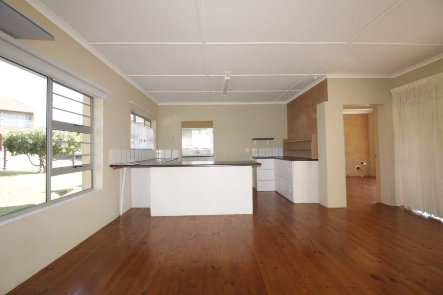 4 Bedroom Property for Sale in Wavecrest Eastern Cape